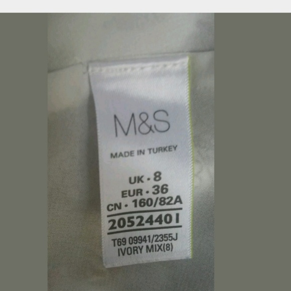 Mark and Spencer M&S Ivory Floral Blouse Tunic - Picture 6 of 7